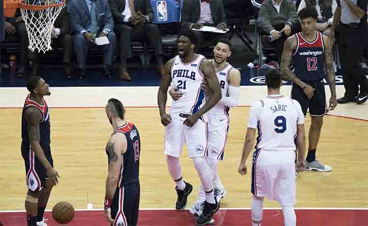 Joel Embiid e Ben Simmons