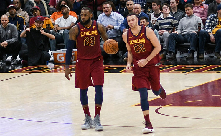 LeBron James e Larry Nance Jr