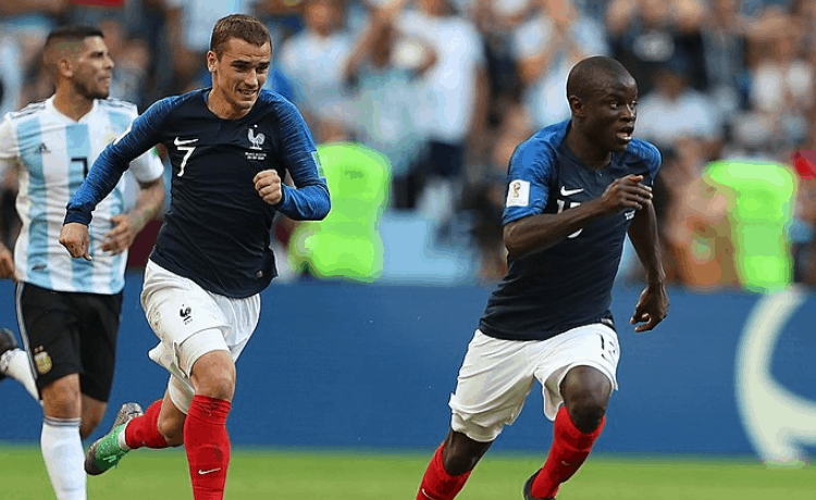 Antoine Griezmann e N'Golo Kante - Foto Антон Зайцев - CC-BY-SA-3.0