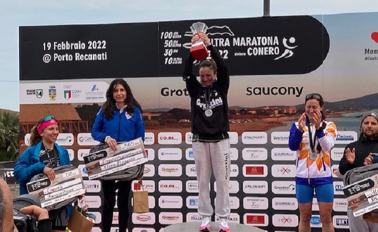 Foto: Podio 100km femminile del Conero (foto Lavezzato)