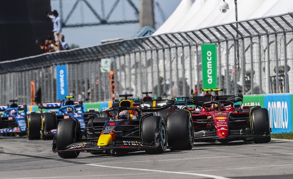 Max Verstappen e Carlos Sainz